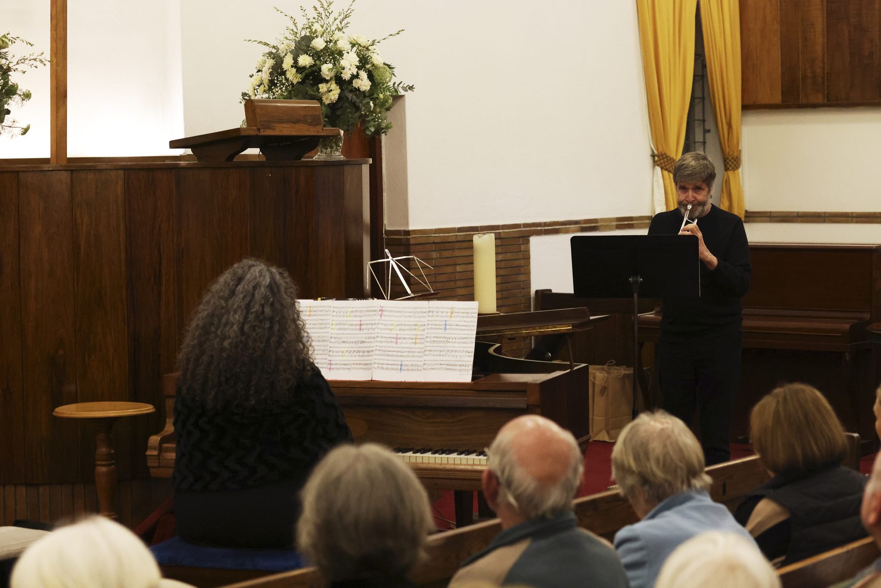 Veranza Joubert by die klavier